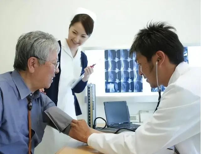 恒溫恒濕柜適用哪些行業(yè)?(圖1) 1691395439234.jpg